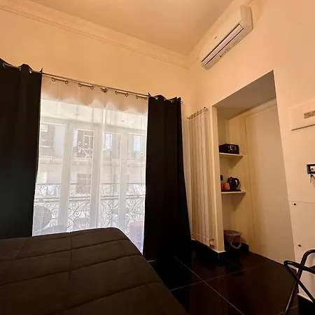 Elegance Spaccanapoli Oda ve Kahvaltı Napoli