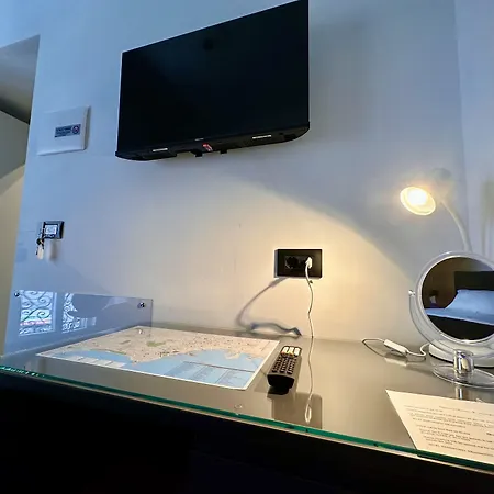 Elegance Spaccanapoli Oda ve Kahvaltı 4*
