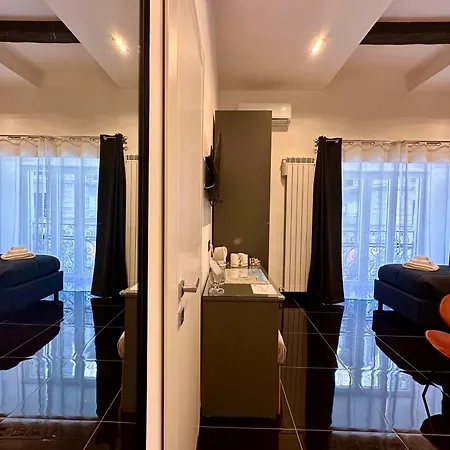 Bed and Breakfast Elegance Spaccanapoli 4*